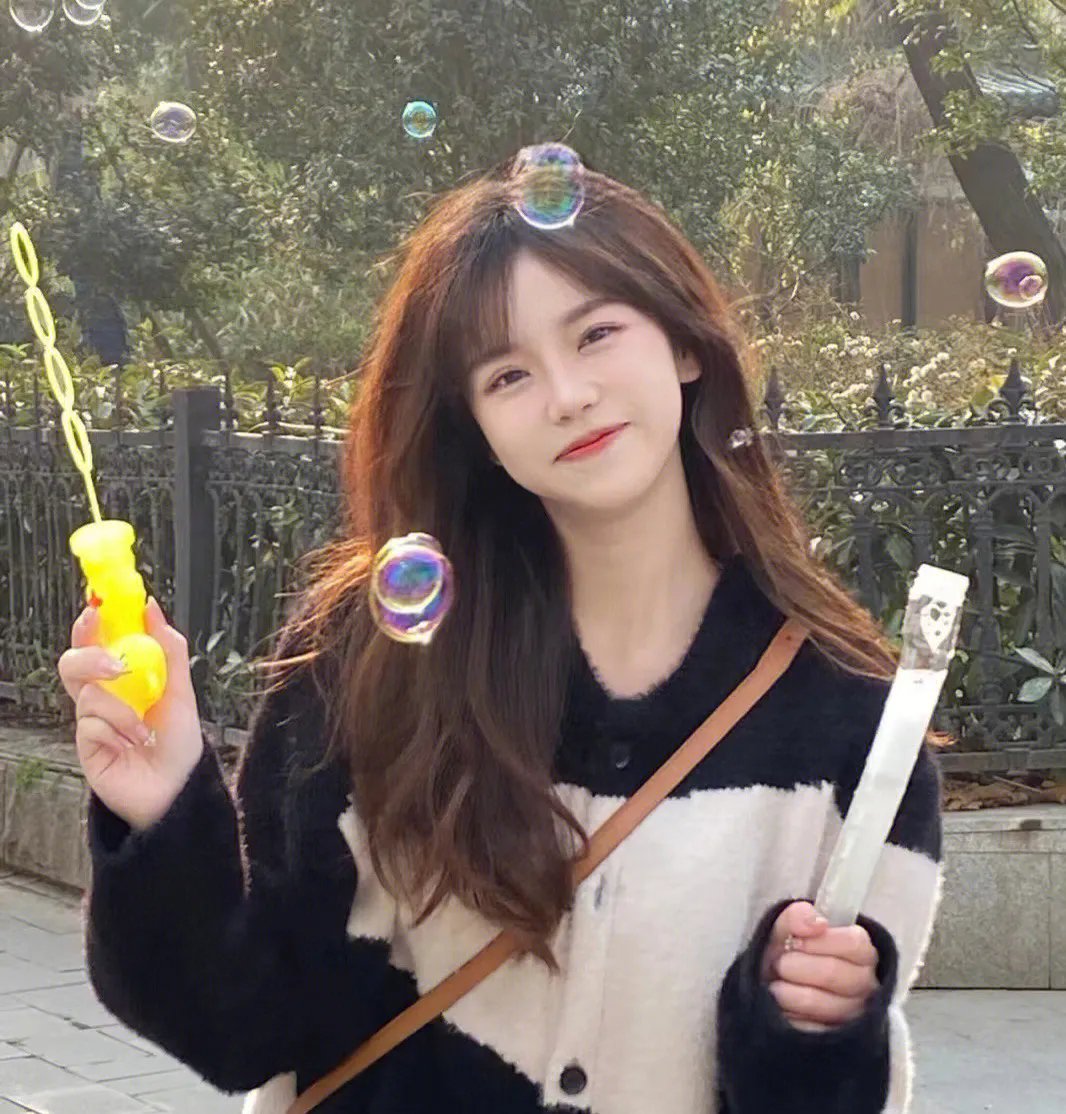 与君白首此人间